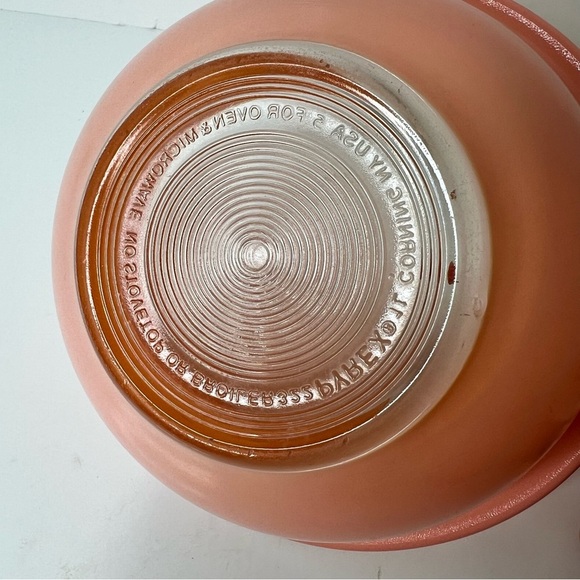 Vintage Pyrex Peach #322 glass Bowl - Picture 4 of 5